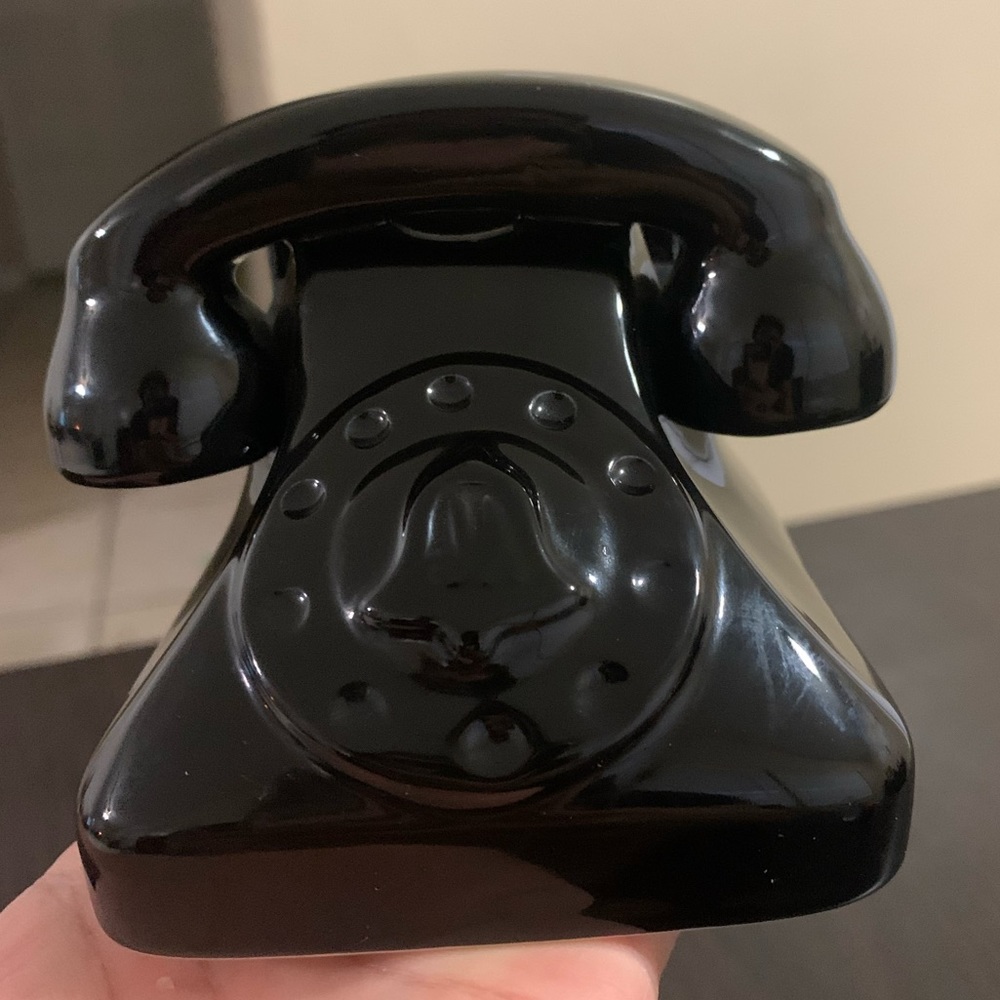 Jonathan Adler - cellphone holder